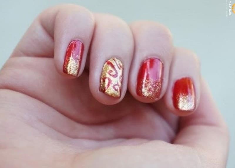 Mẫu nail màu đỏ đính kim tuyến