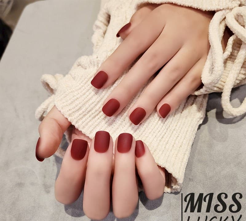 Mẫu nail màu đỏ lì