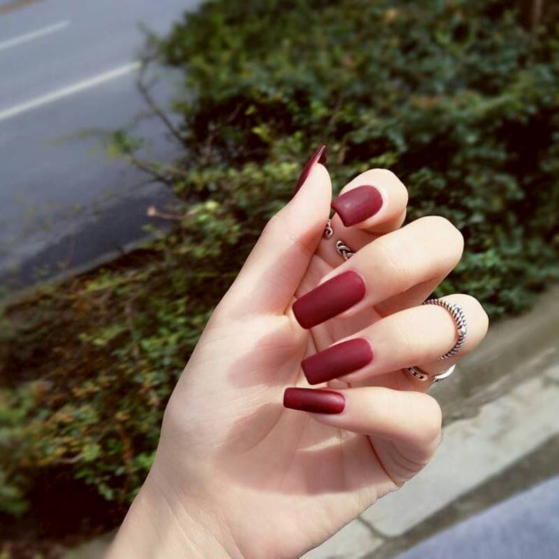 Mẫu nail màu đỏ lì