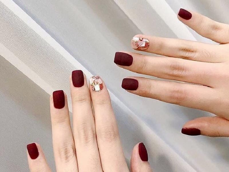 Mẫu nail màu đỏ rượu sang trọng quý phái