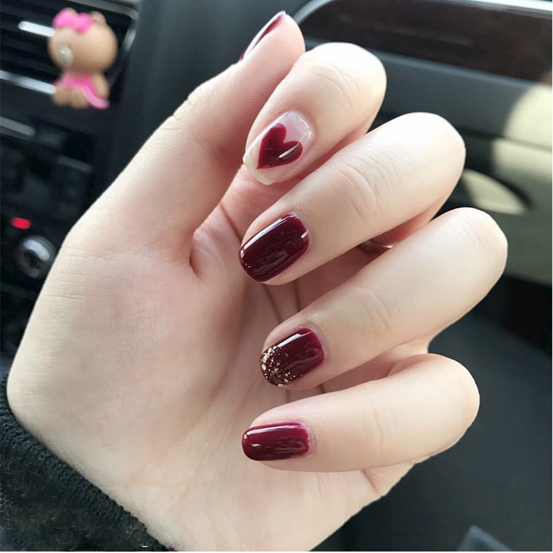 Mẫu nail màu đỏ rượu sang trọng quý phái