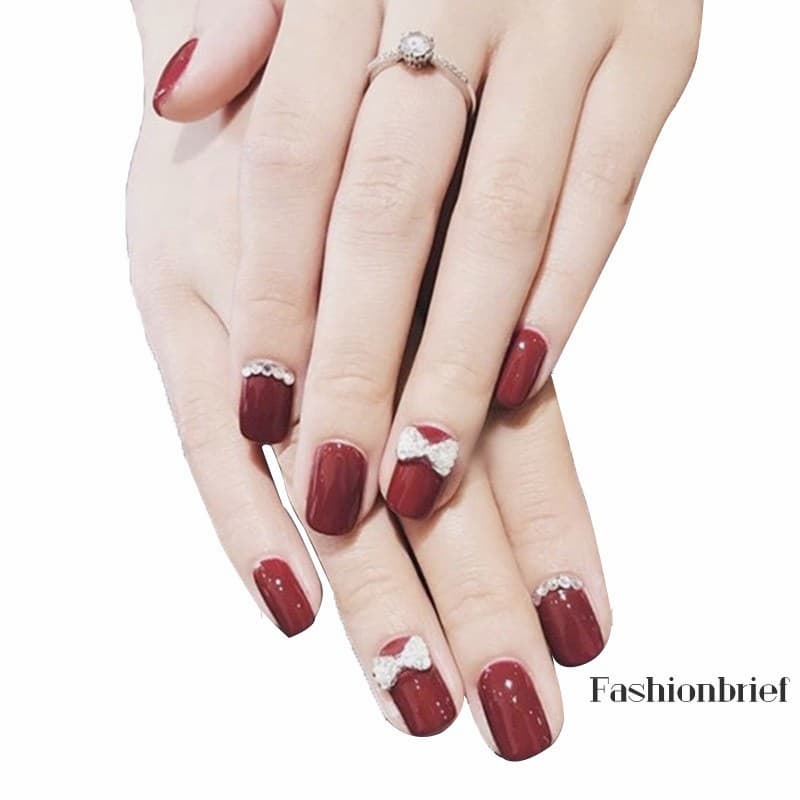 Mẫu nail màu đỏ rượu sang trọng quý phái