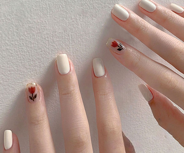 nail màu trắng sữa cute