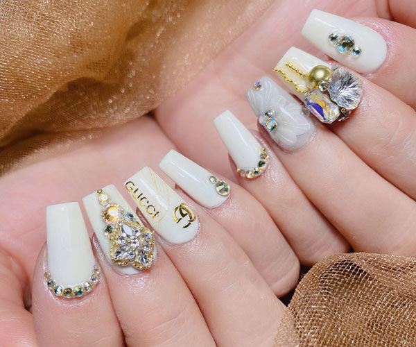 nail màu trắng sữa xinh