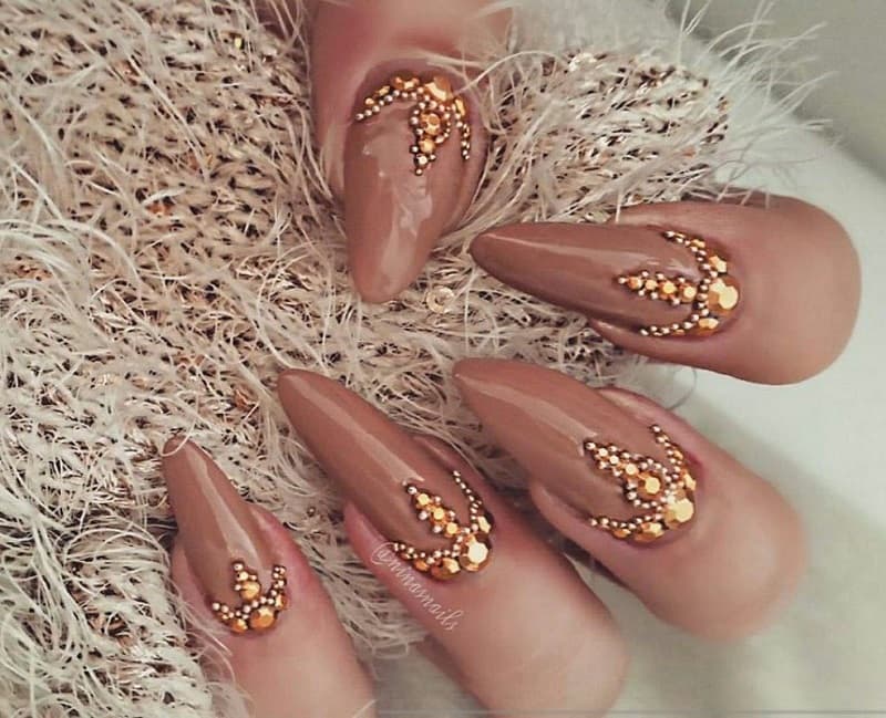 Nail móng nhọn đính đá sang chảnh