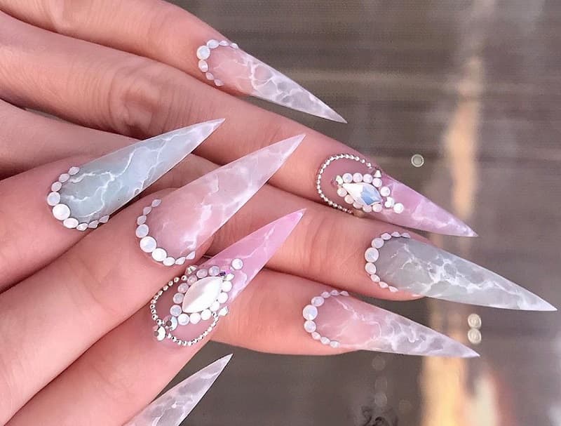 Nail móng nhọn đính đá sang chảnh