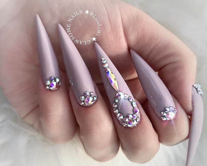 Nail móng nhọn đính đá sang chảnh