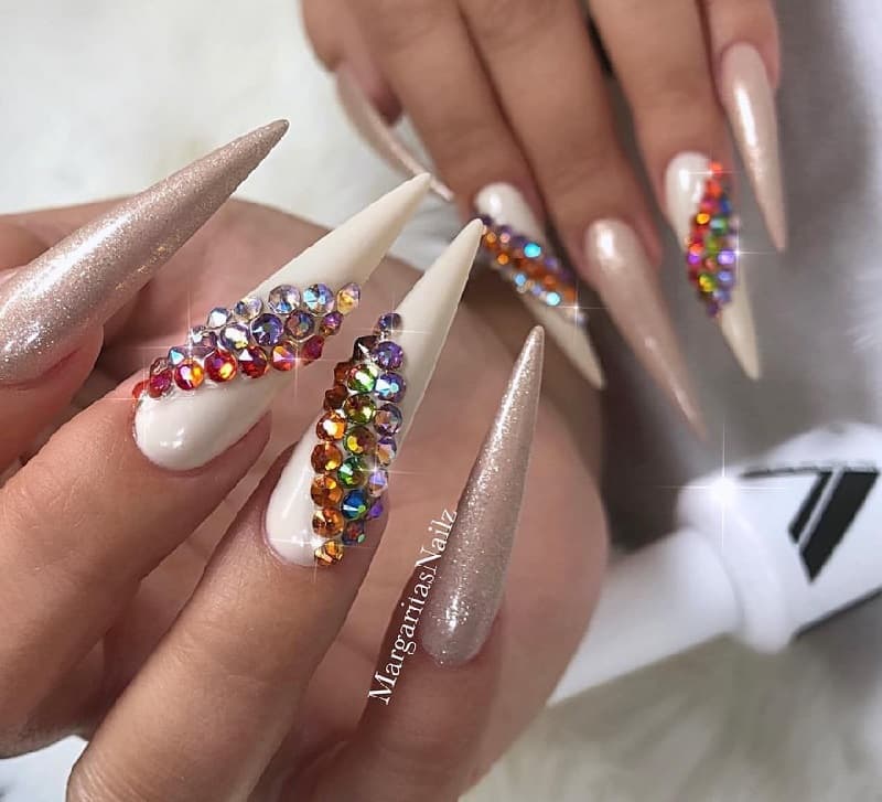 Nail móng nhọn đính đá sang chảnh