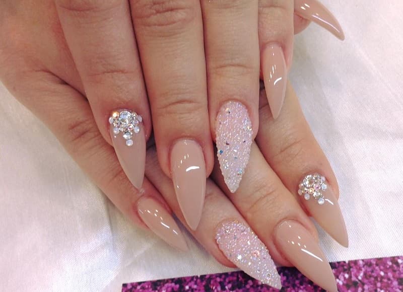 Nail móng nhọn đính đá sang chảnh
