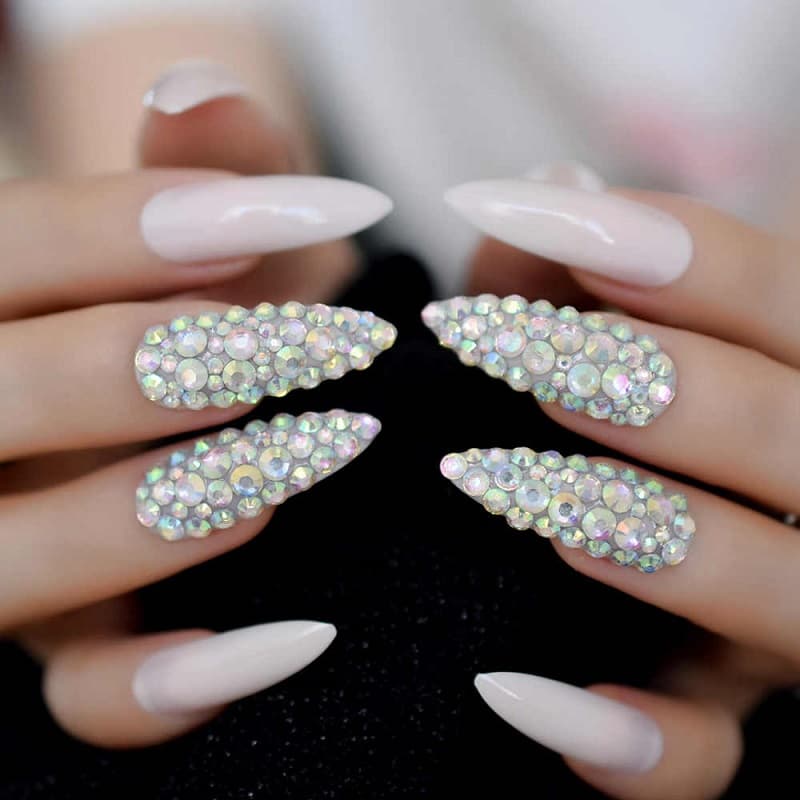 Nail móng nhọn đính đá sang chảnh
