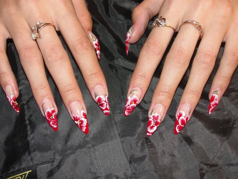 Nail móng nhọn họa tiết hoa mang nét cổ điển thùy mị