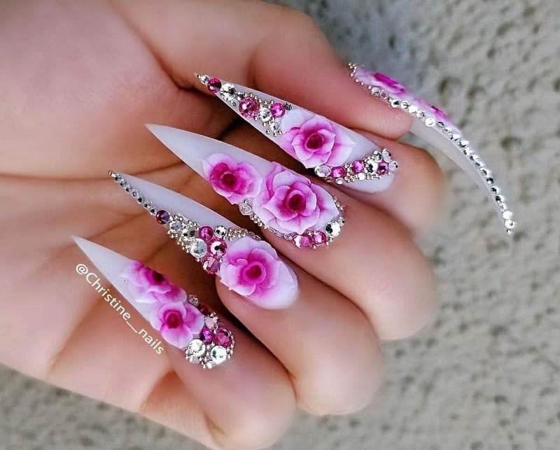 Nail móng nhọn họa tiết hoa mang nét cổ điển thùy mị