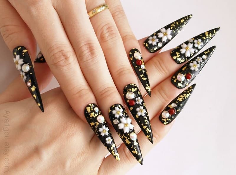 Nail móng nhọn họa tiết hoa mang nét cổ điển thùy mị