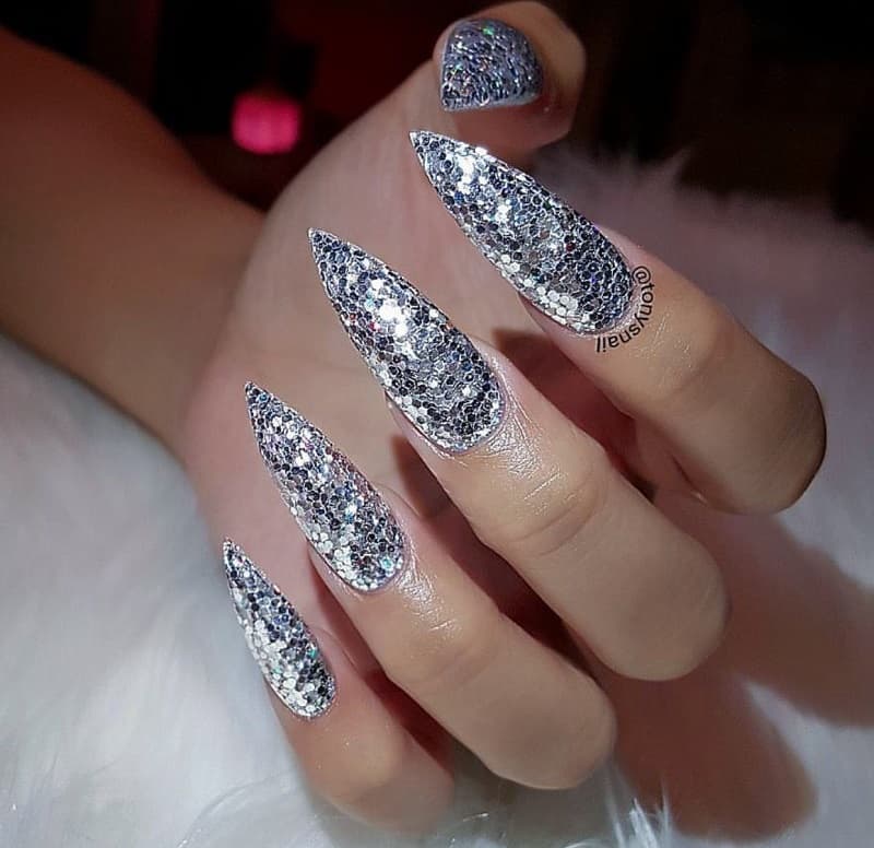 Nail móng nhọn đính kim tuyến lấp lánh