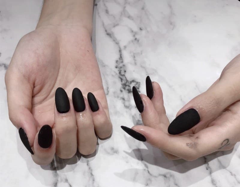 Nail móng nhọn màu đen hấp dẫn cuốn hút