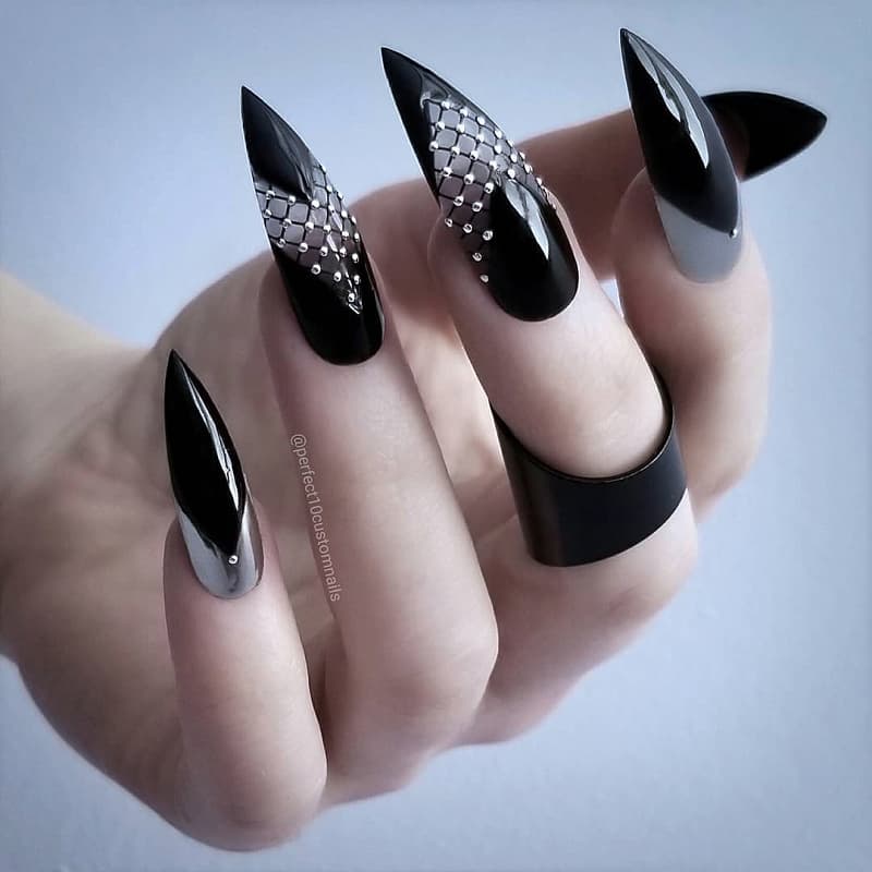 Nail móng nhọn màu đen hấp dẫn cuốn hút