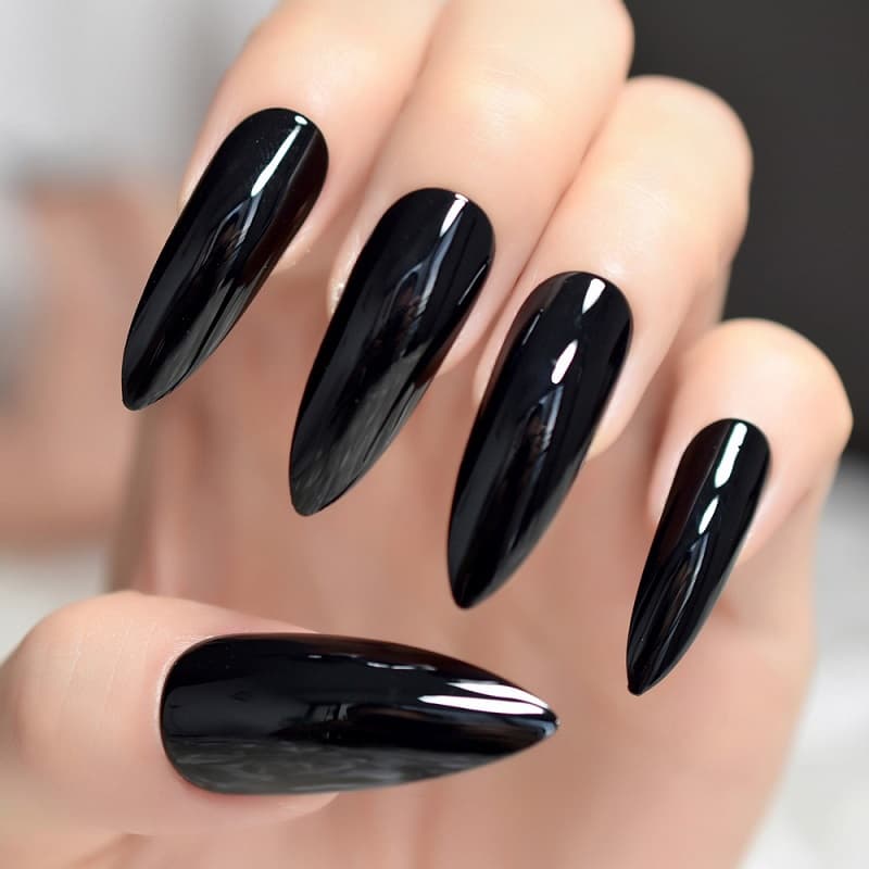 Nail móng nhọn màu đen hấp dẫn cuốn hút