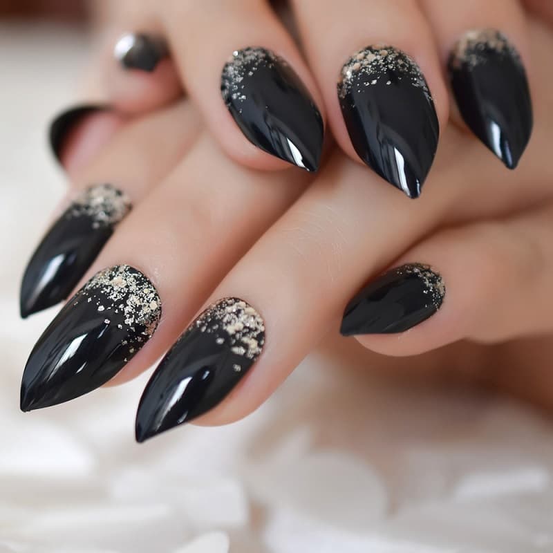 Nail móng nhọn màu đen hấp dẫn cuốn hút