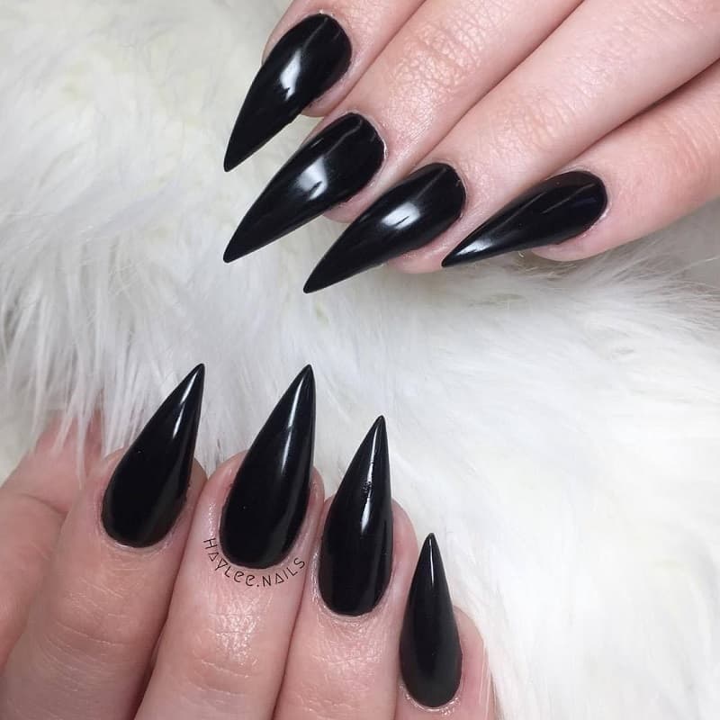 Nail móng nhọn màu đen hấp dẫn cuốn hút