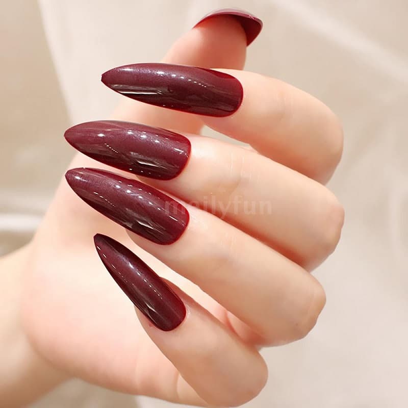 Nail móng nhọn màu đỏ quyến rũ