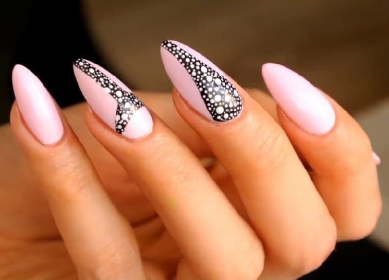 Nail móng nhọn màu hồng dịu dàng mỏng manh