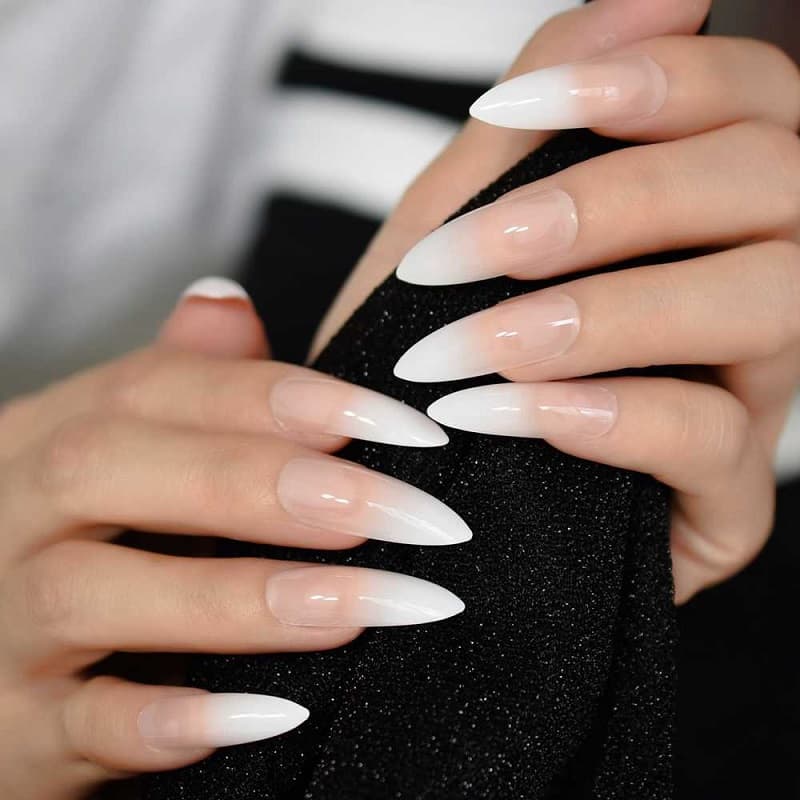 Nail móng nhọn màu nude thời thượng