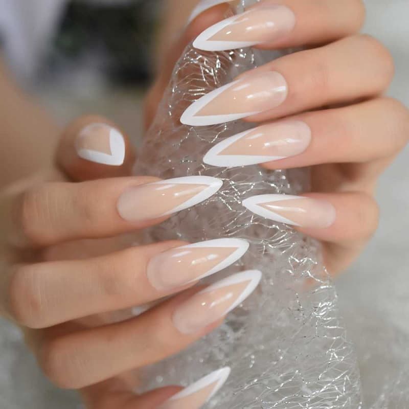 Nail móng nhọn màu nude thời thượng