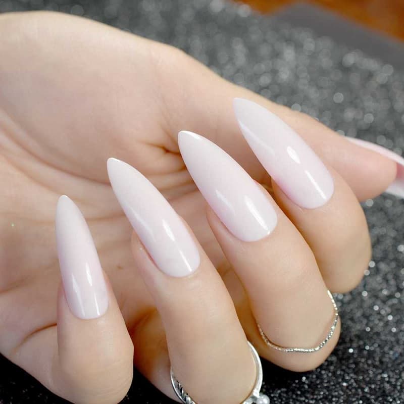 Nail móng nhọn màu trắng tinh khôi nhã nhặn