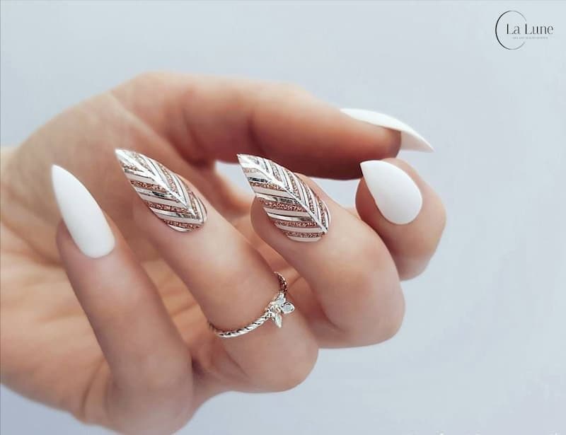 Nail móng nhọn màu trắng tinh khôi nhã nhặn