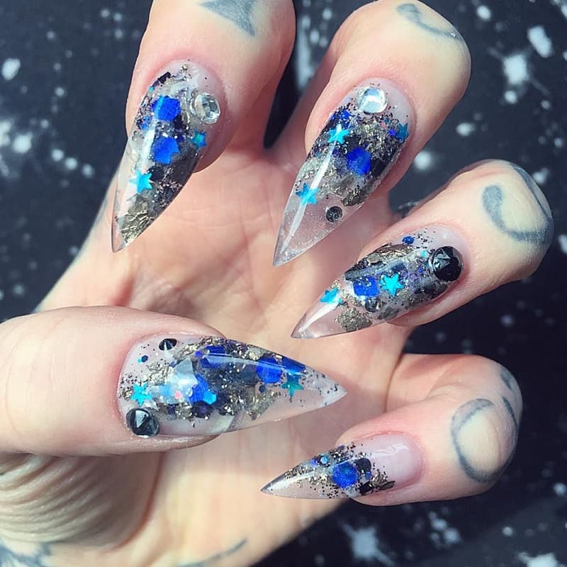 Nail móng nhọn trong suốt lạ lẫm mà đặc biệt