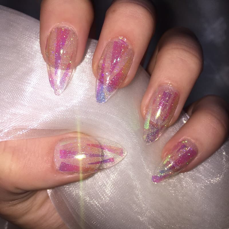 Nail móng nhọn trong suốt lạ lẫm mà đặc biệt