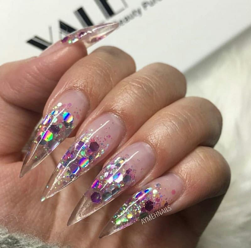 Nail móng nhọn trong suốt lạ lẫm mà đặc biệt