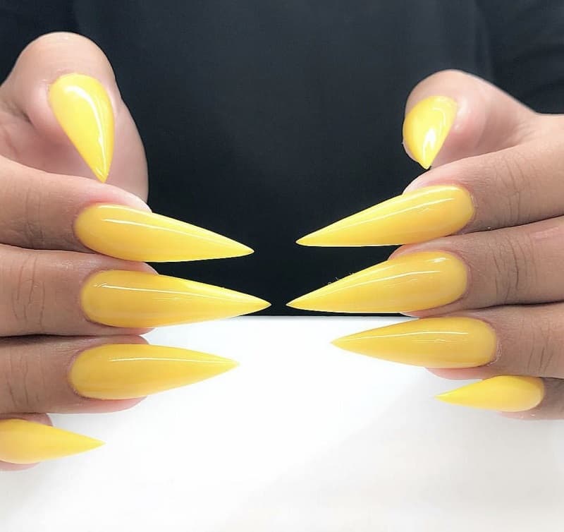 Nail móng nhọn màu vàng trẻ trung năng động