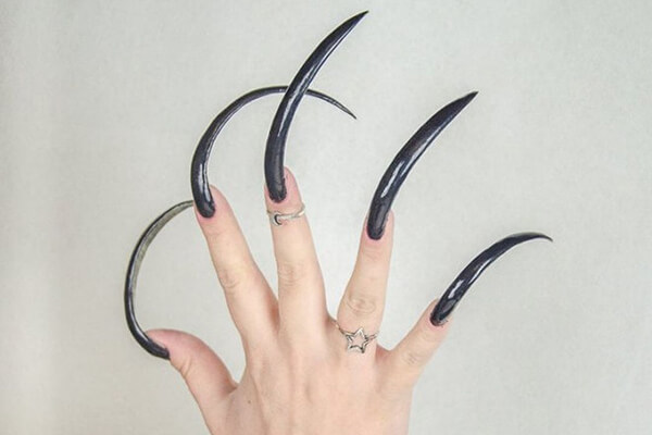 nail nhọn đen độc đáo