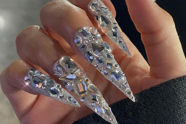nail nhọn gắn đá xinh