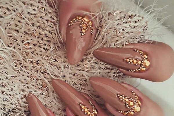 nail nhọn gắn đá