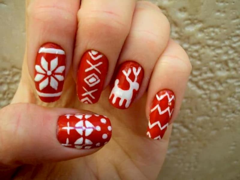Mẫu nail màu đỏ cho ngày giáng sinh an lành