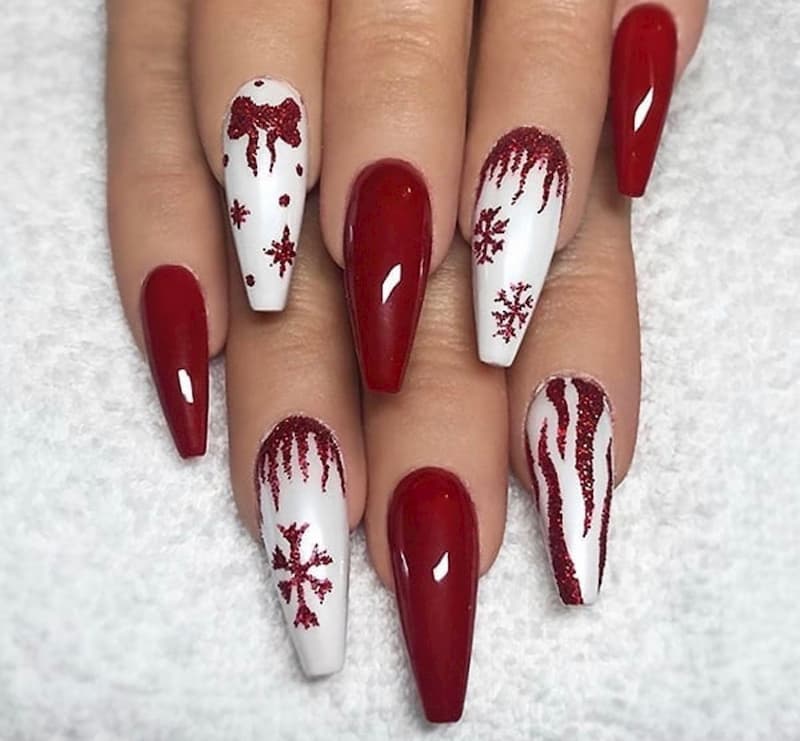 Mẫu nail màu đỏ cho ngày giáng sinh an lành