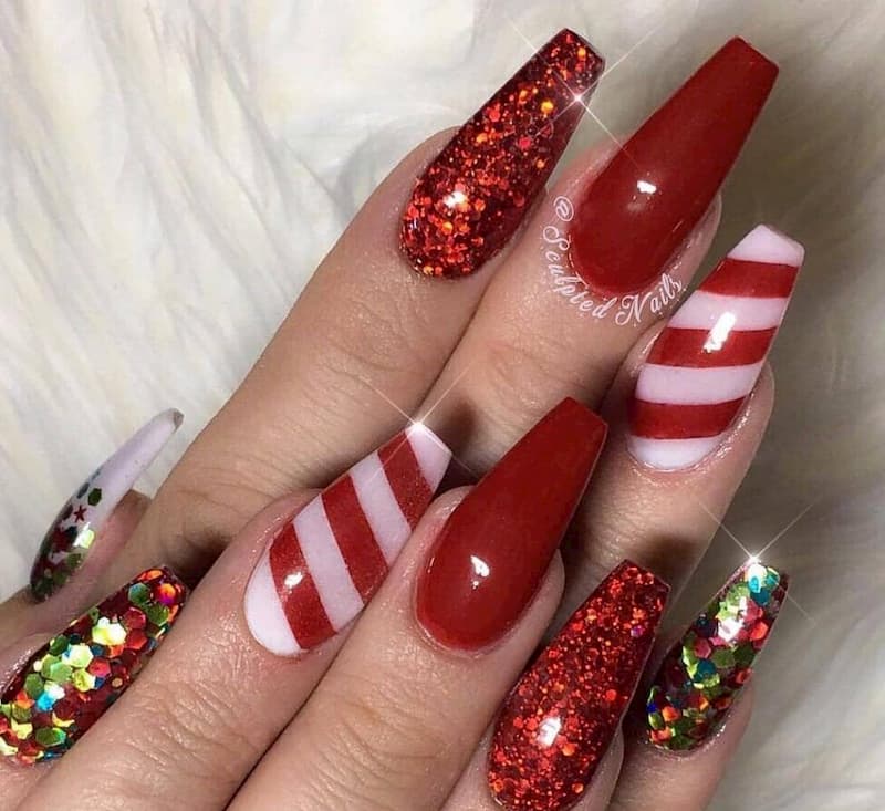 Mẫu nail màu đỏ cho ngày giáng sinh an lành
