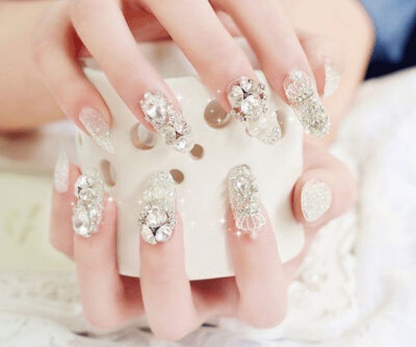 nail trắng đính đá đẹp
