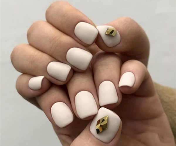 nail trắng nhám độc đáo