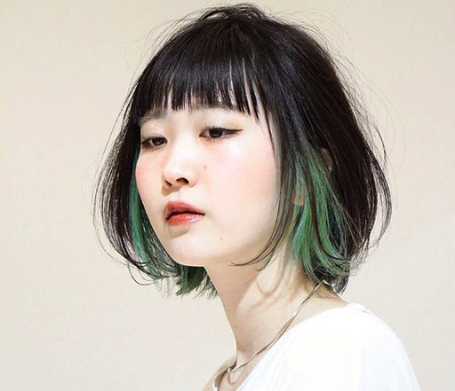 Highlight xanh lá trên nền tóc đen
