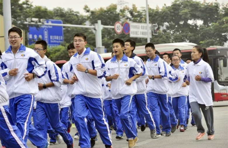 Đồng phục học sinh Trung Quốc - "tất tần tật" về trang phục quen thuộc này