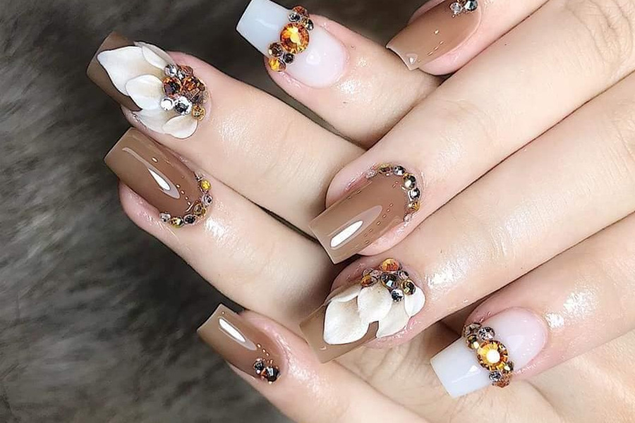 Những họa tiết kết hợp khi sơn móng tay màu nâu nhạt