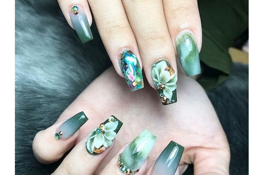 Vẽ hoa giúp bộ nail thêm độc đáo và đẹp mắt