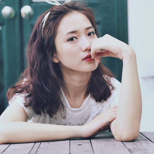 Tóc lob xoăn sóng nhẹ thanh lịch cuốn hút