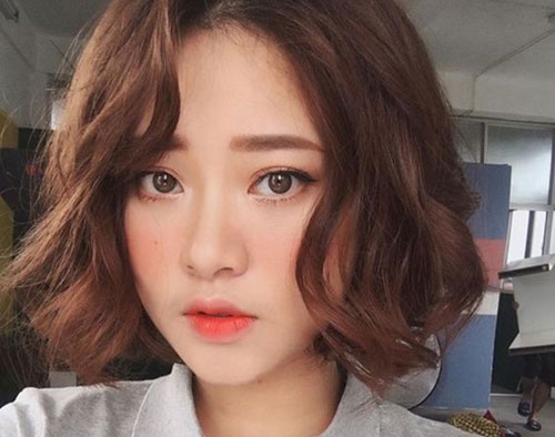 tóc ngắn xoăn phồng cho mặt dài