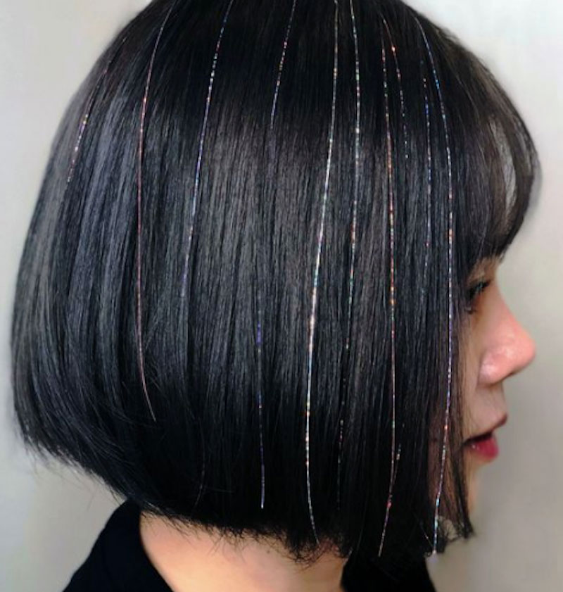 Làm mới mái tóc với xu hướng nối tóc kim tuyến | Harper's Bazaar