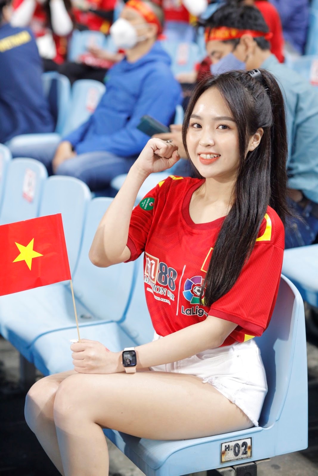 Hot Girl Trâm Anh khuấy động không khí sân Mỹ Đình trận Việt Nhật - Doanh nghiệp & phát triển