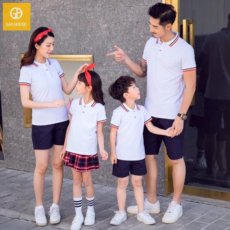 Bộ đồng phục gia đình 4 người màu trắng lé đỏ đen ấn tượng